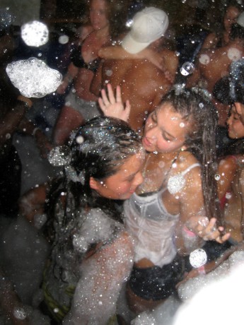 52_foam_party_party_people